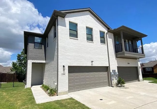 Building Photo - 6330 Oakbend Cir Unit 1