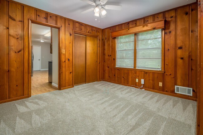 Photo - 2004 Rosewood Dr NW