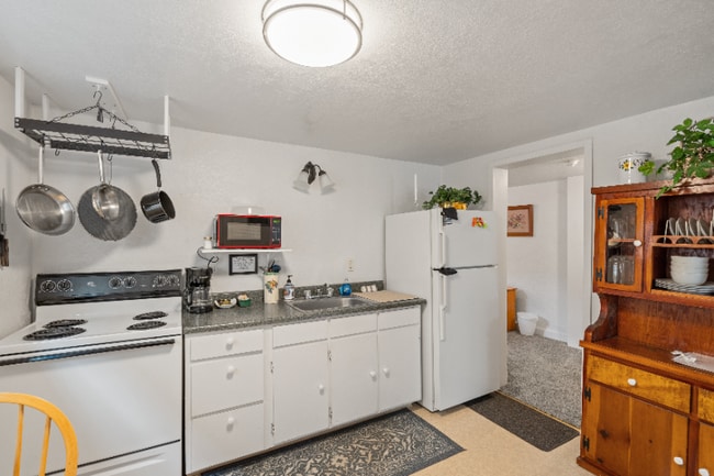 Photo - 451 Broad St