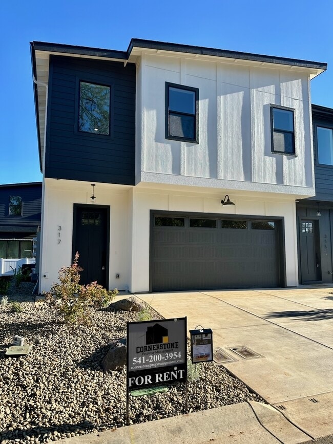 Building Photo - 317 Talons Dr