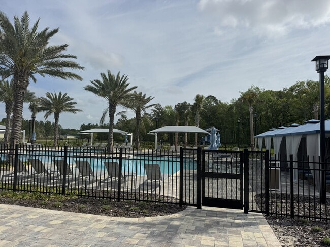 Photo - "Spacious 4-Bed Oasis with Granite Finishes & Guest Suite in Jacksonville!"