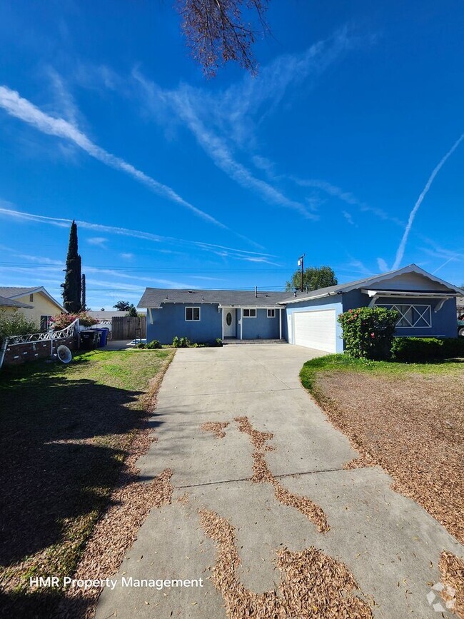 Building Photo - House with Big Backyard, and Big Family Room