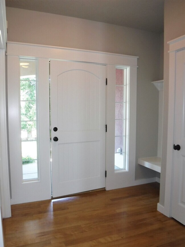 Photo - Beautiful 3 bed 2.5 bath home in the Cobblefield Crossing Subdivision in Meridian.