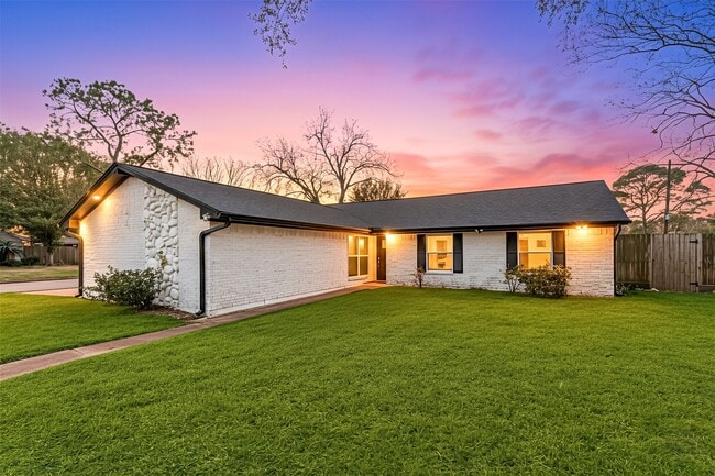 Building Photo - 3410 Tanglewilde St