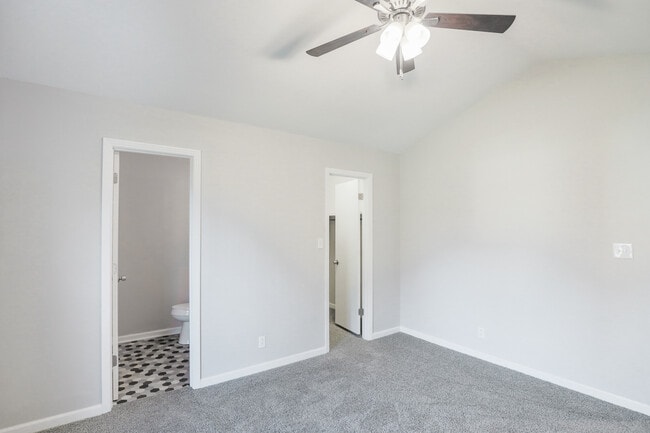 Photo - 553 Lorie Ln