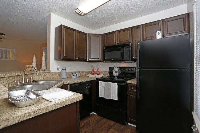 2BR, 2BA - 1,113 SF B2 - Kitchen - Stonegate Apartments