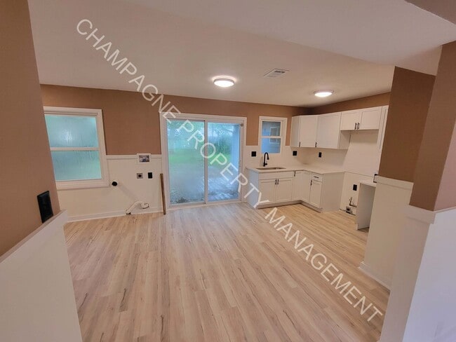 Photo - Large home in Ruskin!