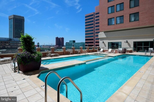 Pool - 414 Water St Unit 1502