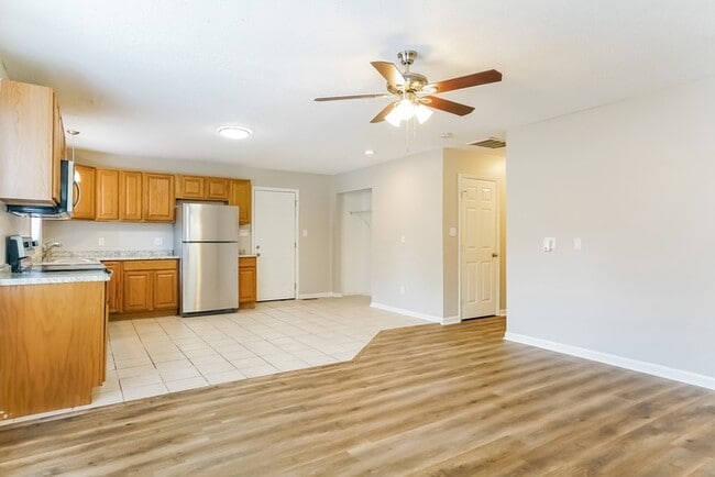 Photo - 16417 Waterbury Ln