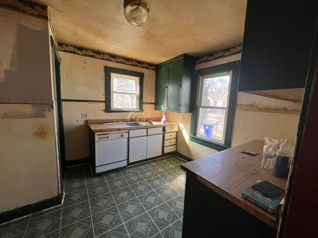 Photo - 1553 E Hickory St