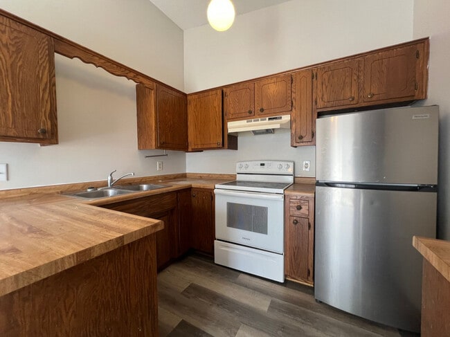 Building Photo - Sunshine Highland Block Rental