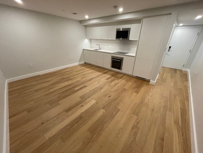 Building Photo - 16 Fleet St Unit 1 Rental