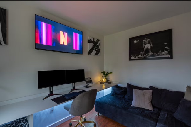 Photo - 9810 NE 3rd St