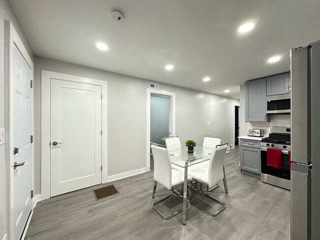 Photo - 1937 W Grand Ave Unit 2