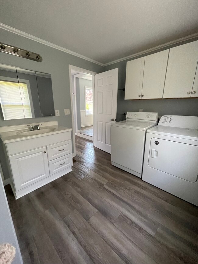 Photo - 99 Tillotson St