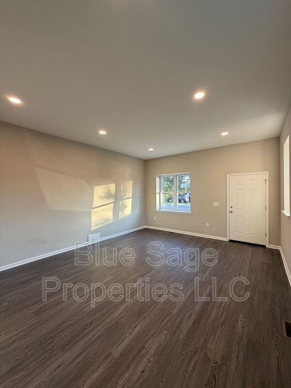 44 W Winona Ave