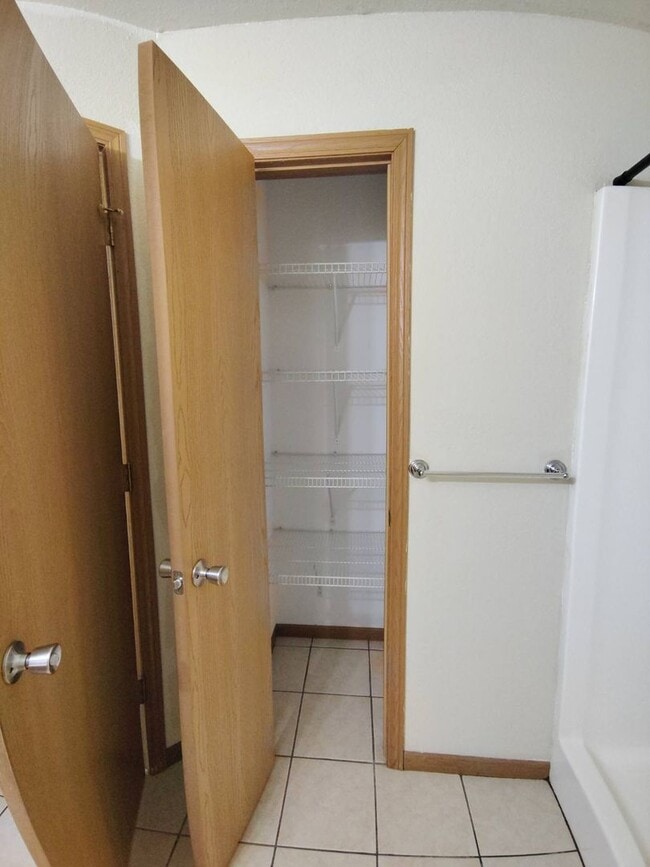 Photo - 2 bedroom, 1 bathroom apartment in Wickliffe Unit #2