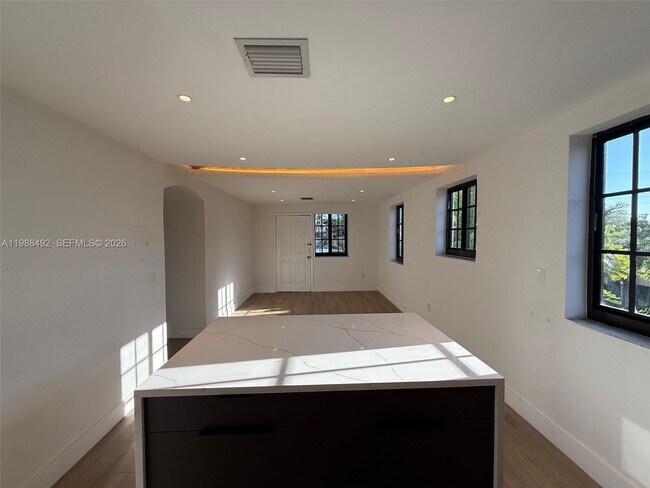 Photo - 1716 SW 11th St Unidad 4