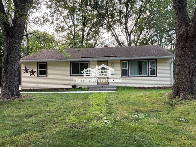 Building Photo - Available now - Beautifully Updated 4 Bedr... Rental