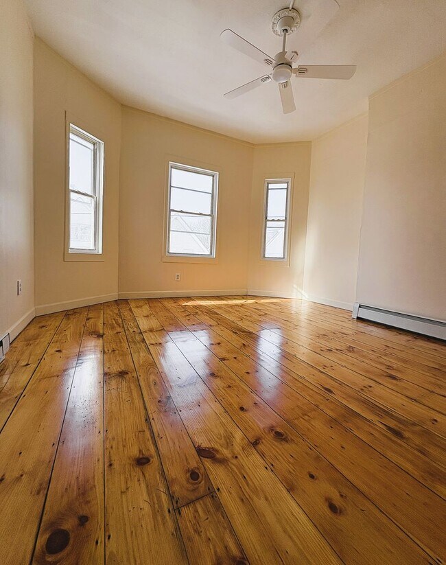 Photo - 21-27 Clare St, Lowell Unidad 21 Clare St, Lowell