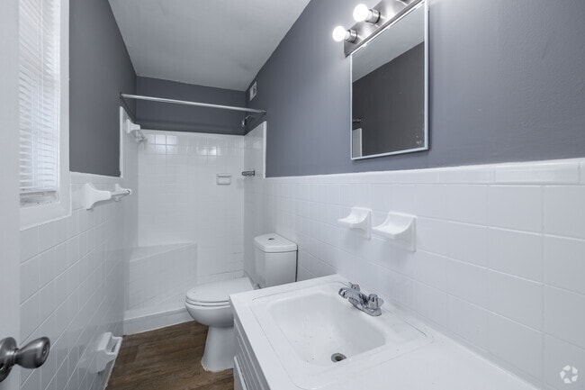 3BR, 2BA - 1,170SF - Master Bathroom