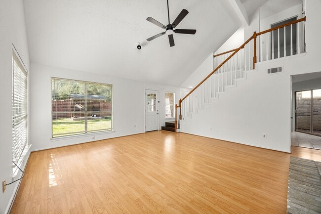 Photo - 2010 Courtshire Ln