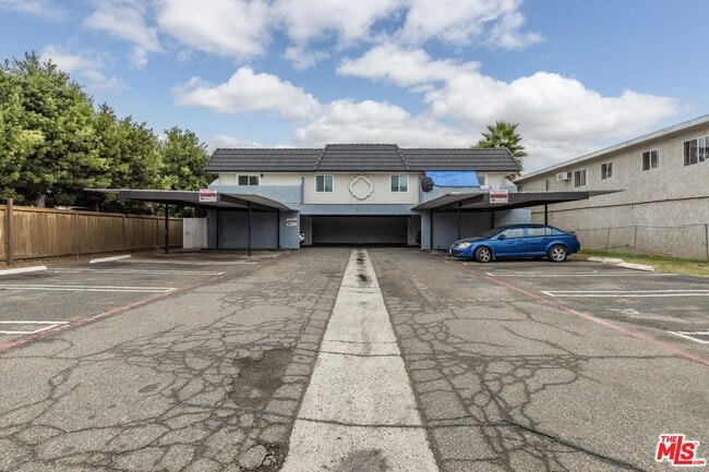 Building Photo - 331 E Washington Ave Unit F