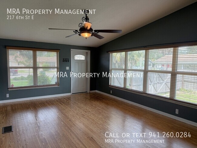 Photo - 217 6th St E