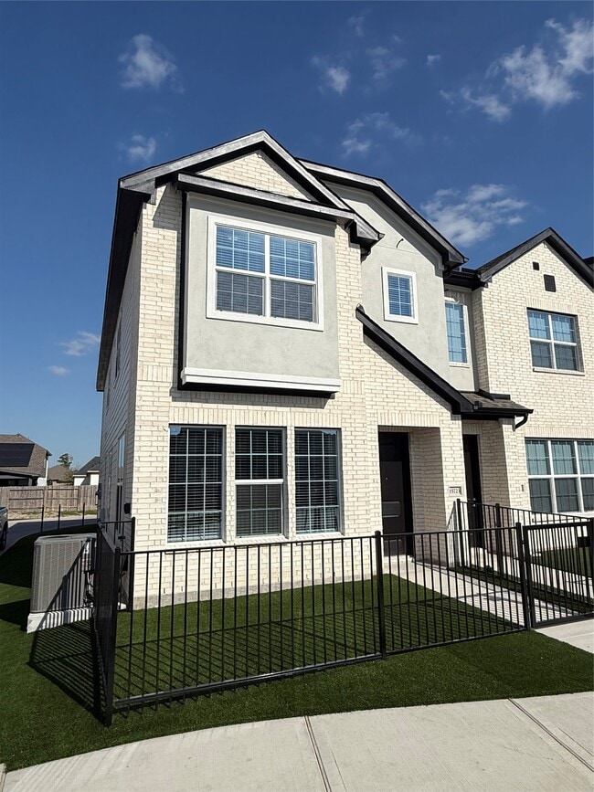 Building Photo - 15723 Derby Mnr Lp