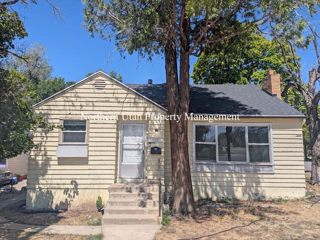 Building Photo - New Paint - 3 Bed 1 Bath