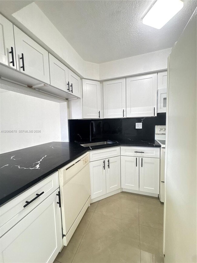 Photo - 8500 NW 8th St Unidad 303