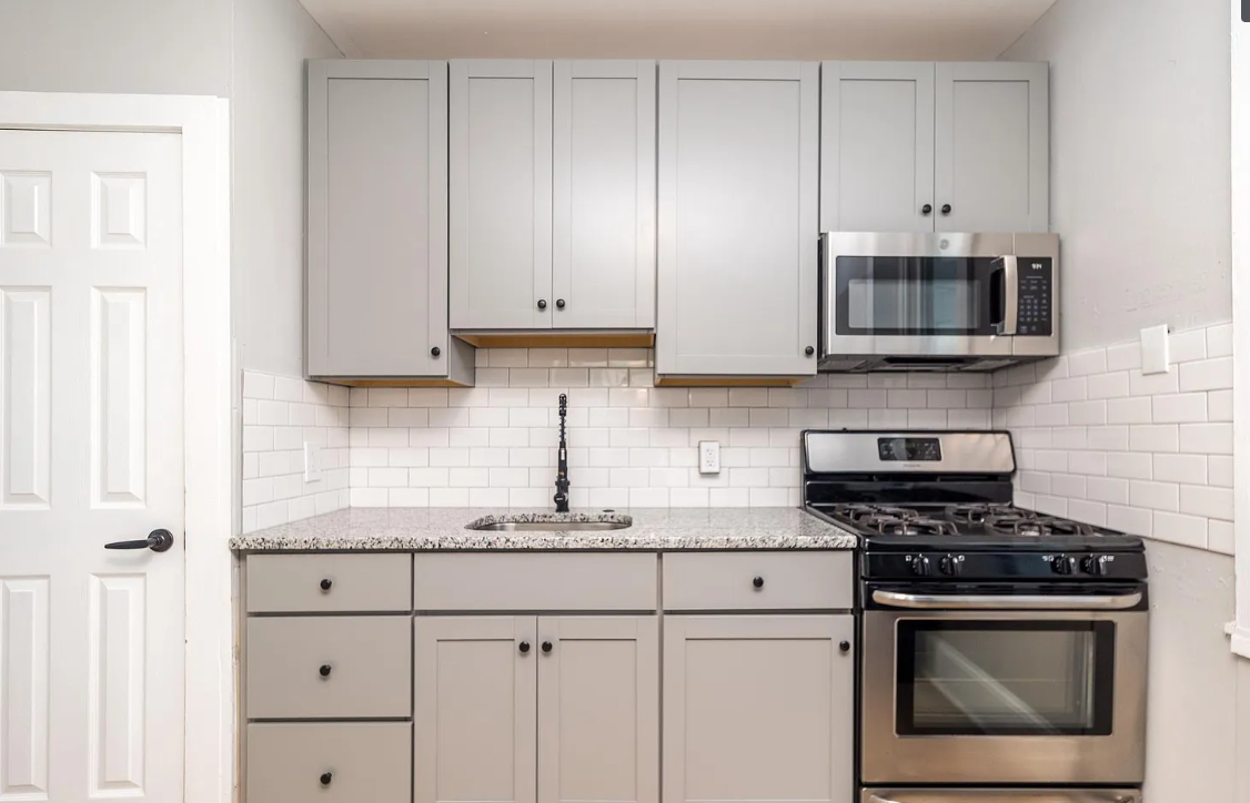 Kitchen - 708 E Walnut St Townhome