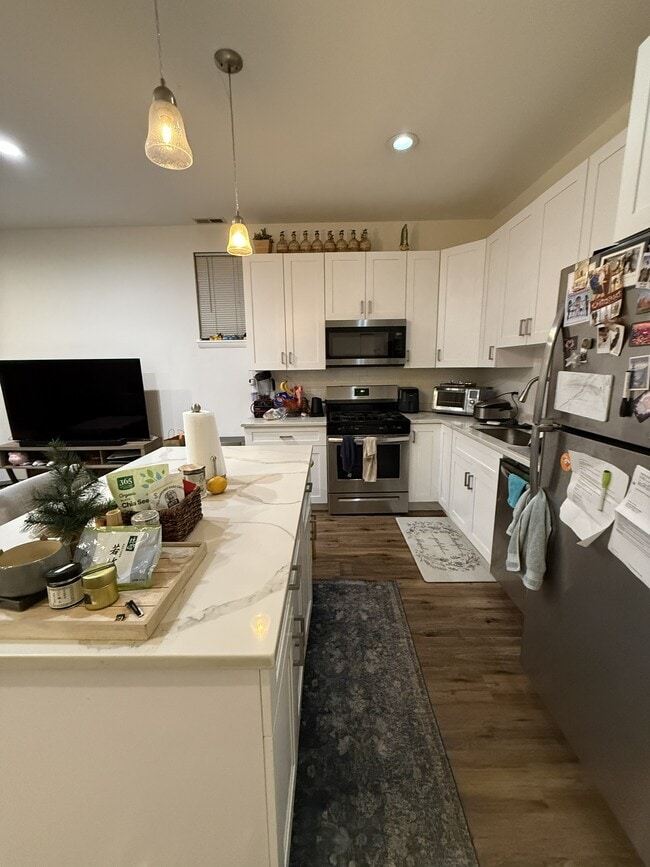 Kitchen - 1845 N Marshfield Ave Unit G