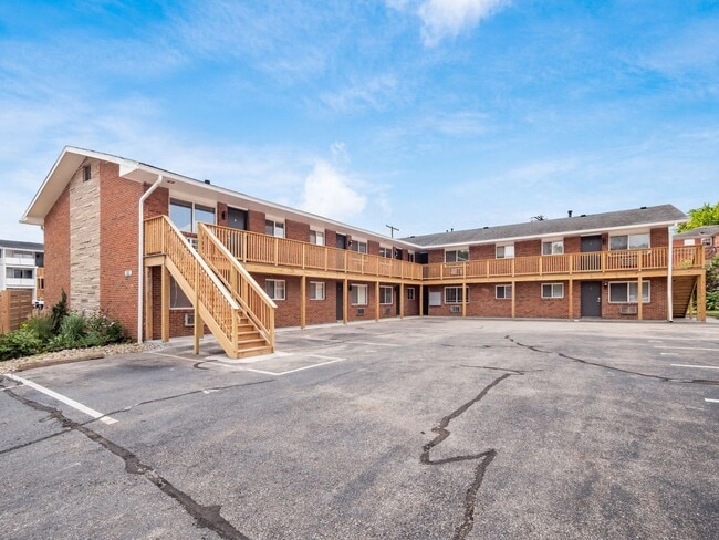 Building Photo - 593 Riverview Dr Unit C