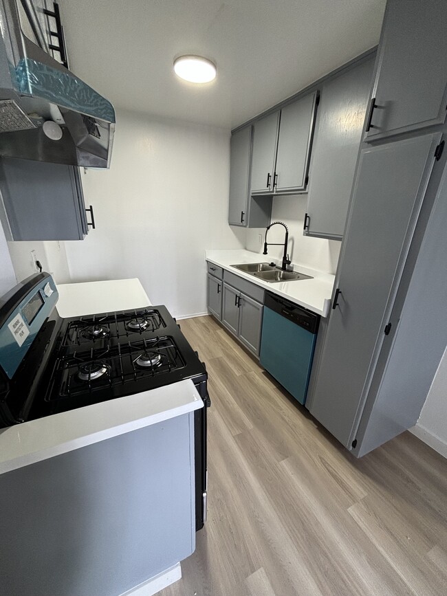 Building Photo - WOODCREST APARTMENTS