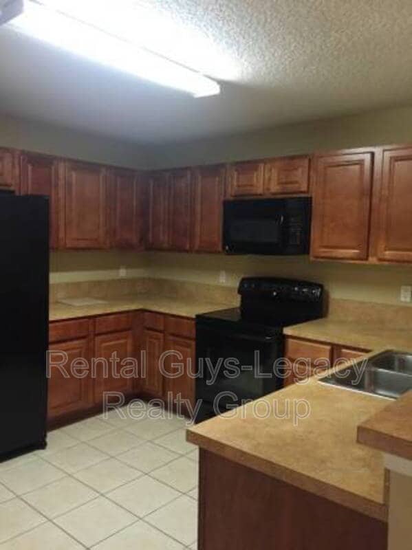 Building Photo - 3600 Lenin Peak Ct Unit #16