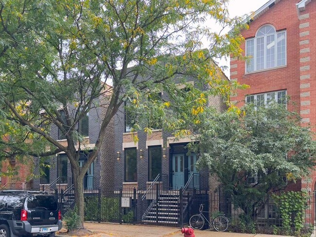 Photo - 1426 N Bosworth Ave Condo