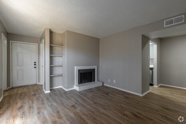 2BR, 2BA - 931SF - Living Room