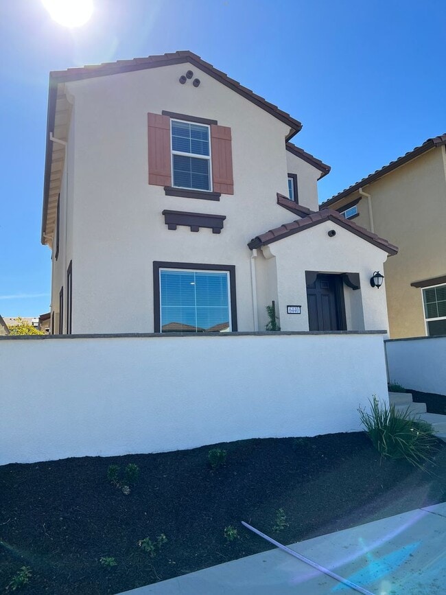 COMING SOON!! GORGEOUS NEWER HOME W/ SOLAR... - COMING SOON!! GORGEOUS NEWER HOME W/ SOLAR...