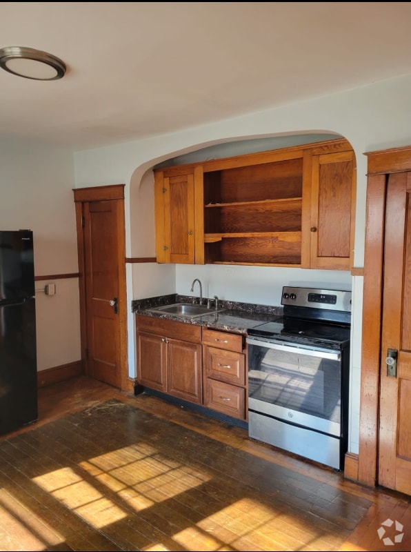 Building Photo - 3-23E Amherst St Rental