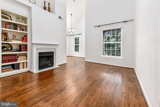 Photo - 46600 Ellicott Square Unit 202