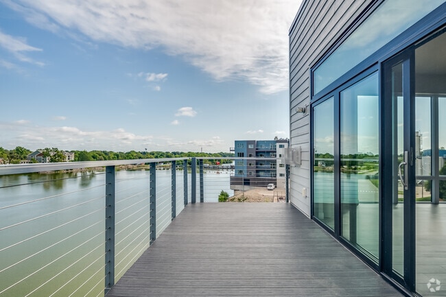 "Triton" 3 BR, 2BA - 1,520 SF - Balcony