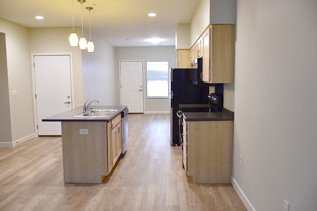 Building Photo - Agassiz Townhomes