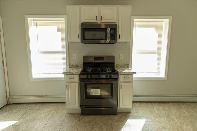 Photo - 287 Manton Ave Unit 1