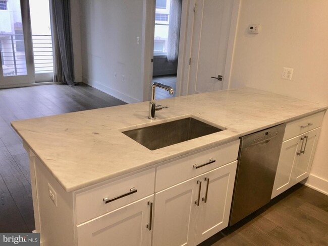 Kitchen Island - 1412 Chapin St NW Unit 303