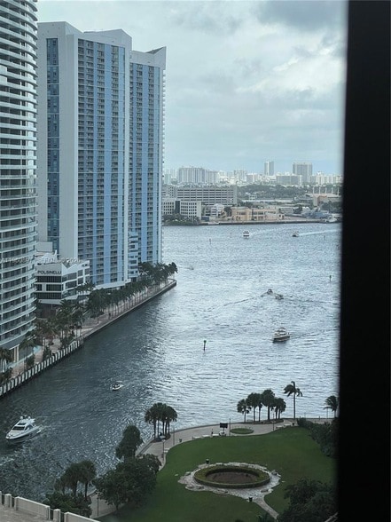 Photo - 55 SE 6th St Unidad 2307