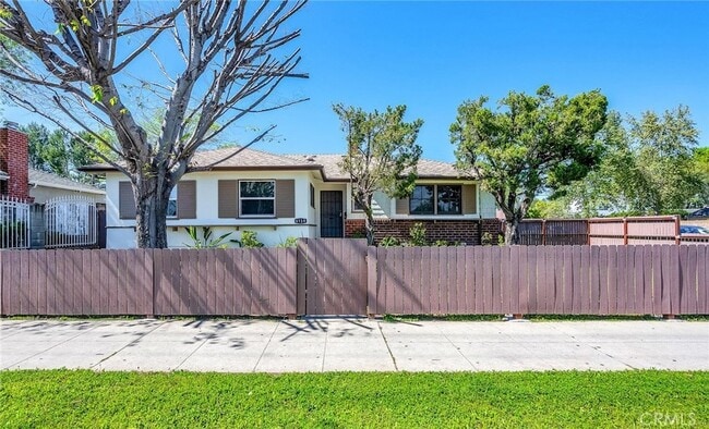 Building Photo - 6139 Tampa Ave