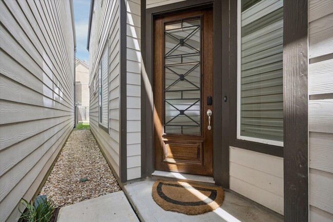 1135 Aurora St