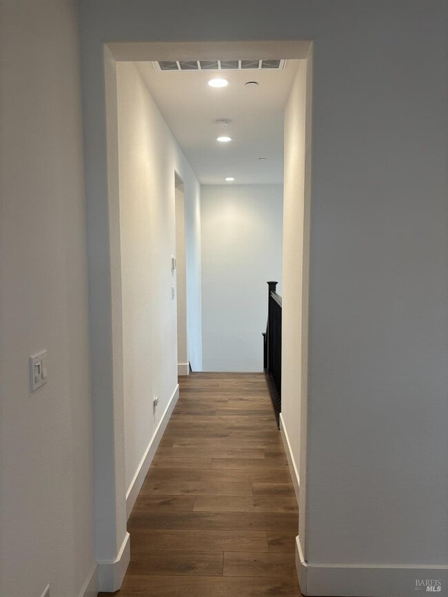 Building Photo - 1468 Oak Cir