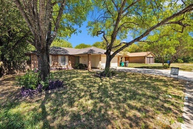 Photo - 3 bedroom 2 bath in the well sought subdivision of Great Northwest!